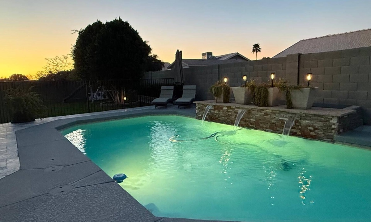 Peoria House | Lux 5BR Retreat Pool Gym Games Bar Patio Paradise