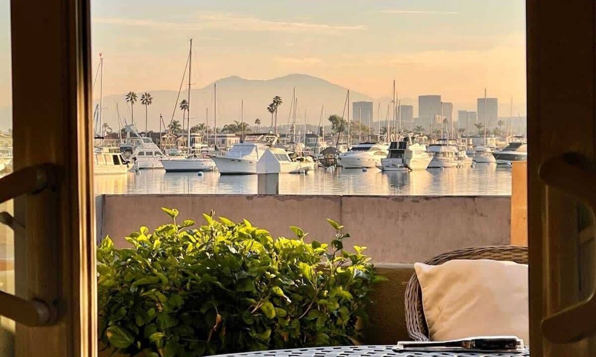 Balboa Peninsula House | LUX Beachfront Casa de Balboa 231 w/AC - Best View