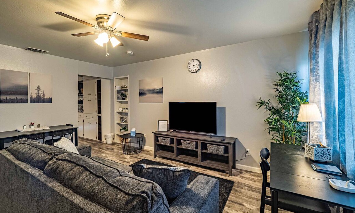 Carmichael Apartment | Luxe 2B Home in Carmichael Netflix Work Desk