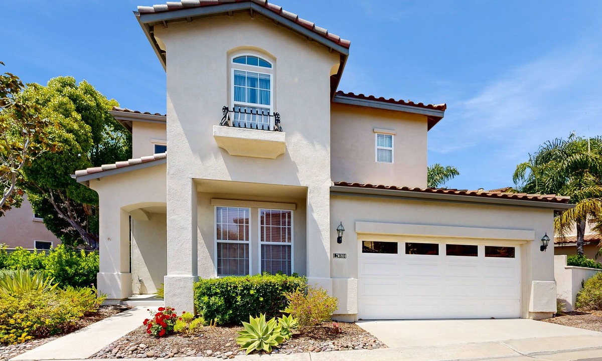 Carmel Valley House | Luxe home in gated community with backyard - near University, dining, shopping