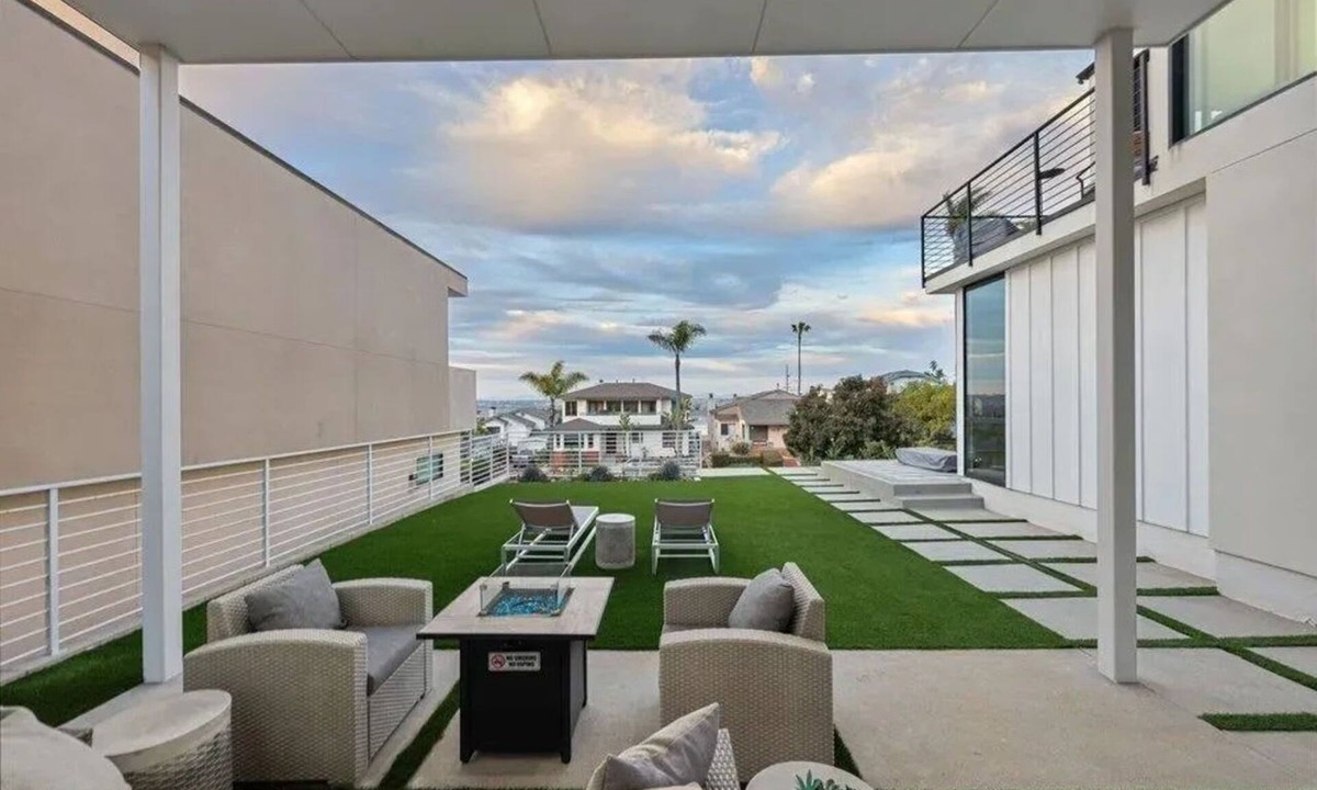 Point Loma Heights House | Luxurious Beach Master Suite