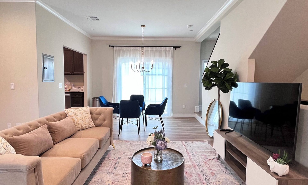 Pasadena House | Luxury 2B/2.5B Minutes from Old Town Pasadena