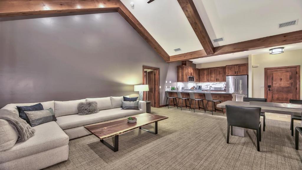 South Lake Tahoe Apartment | Luxury 3Br Residence steps from Heavenly Village & Gondola