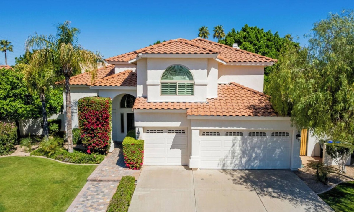 Val Vista Lakes House | Luxury 4 bedroom home in peaceful Gilbert with Saltwater pool