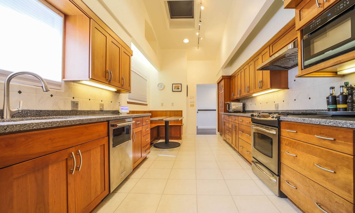 San Luis Obispo House | Luxury 5-bed/4-bath in foothills w/stunning mountain views, close to campus