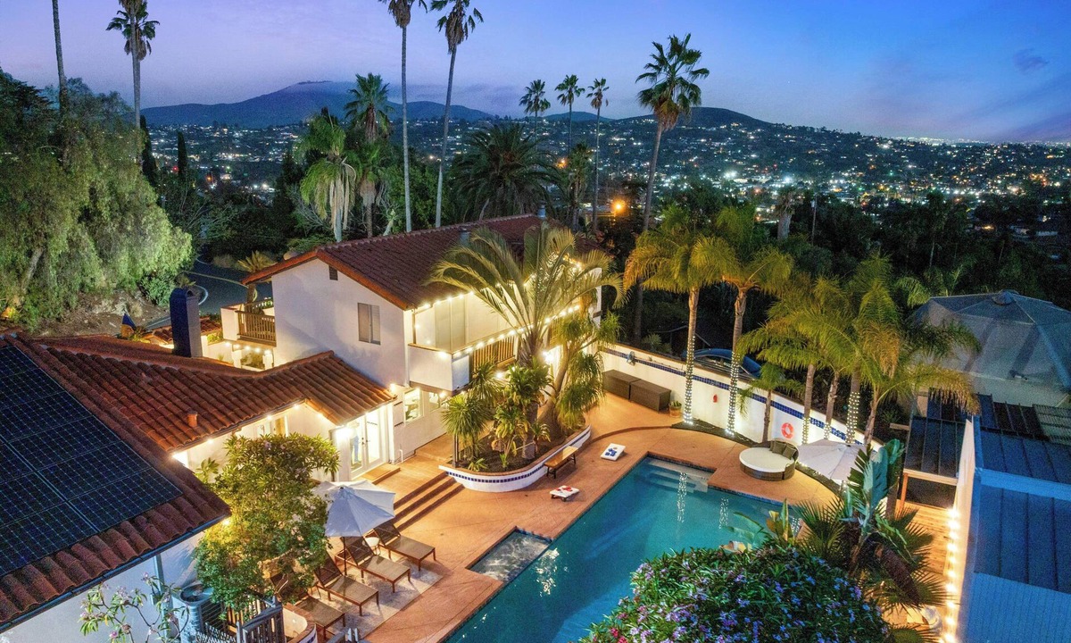 Mount Helix House | Luxury 6BR Estate - Pool, Spa, Movie Theater, Game Room, Bar, & Outdoor Dining