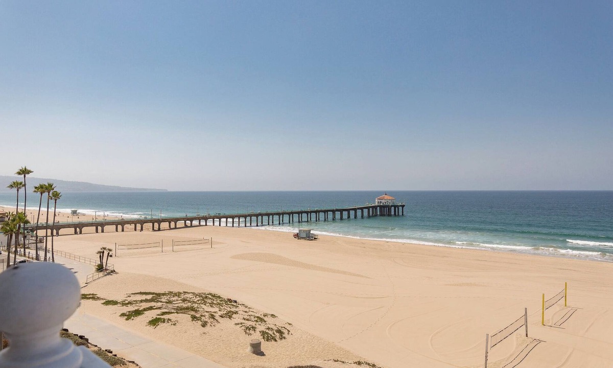 The Strand Condo | Luxury Beachfront Home on Manhattan Beach’s World-Famous Strand 3 bed 2 bath