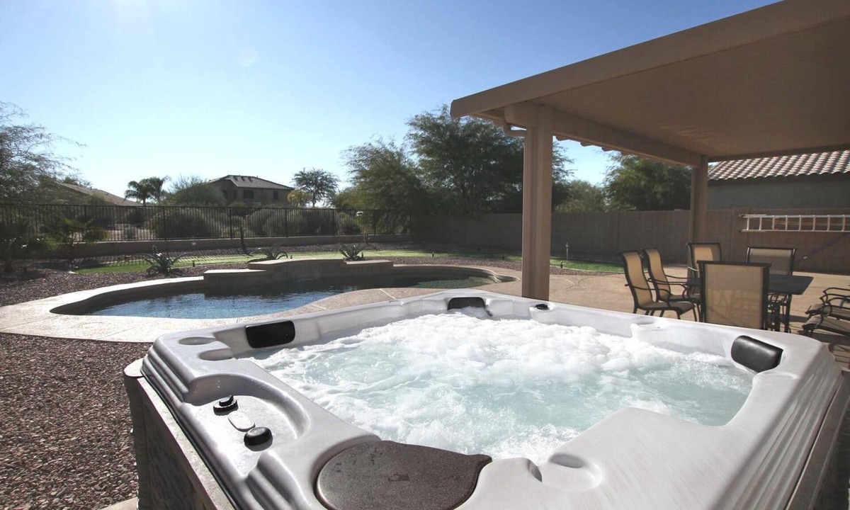 San Tan Valley House | Luxury Golf Property - Heated Pool - Hot Tub - Putting Green - HDTV