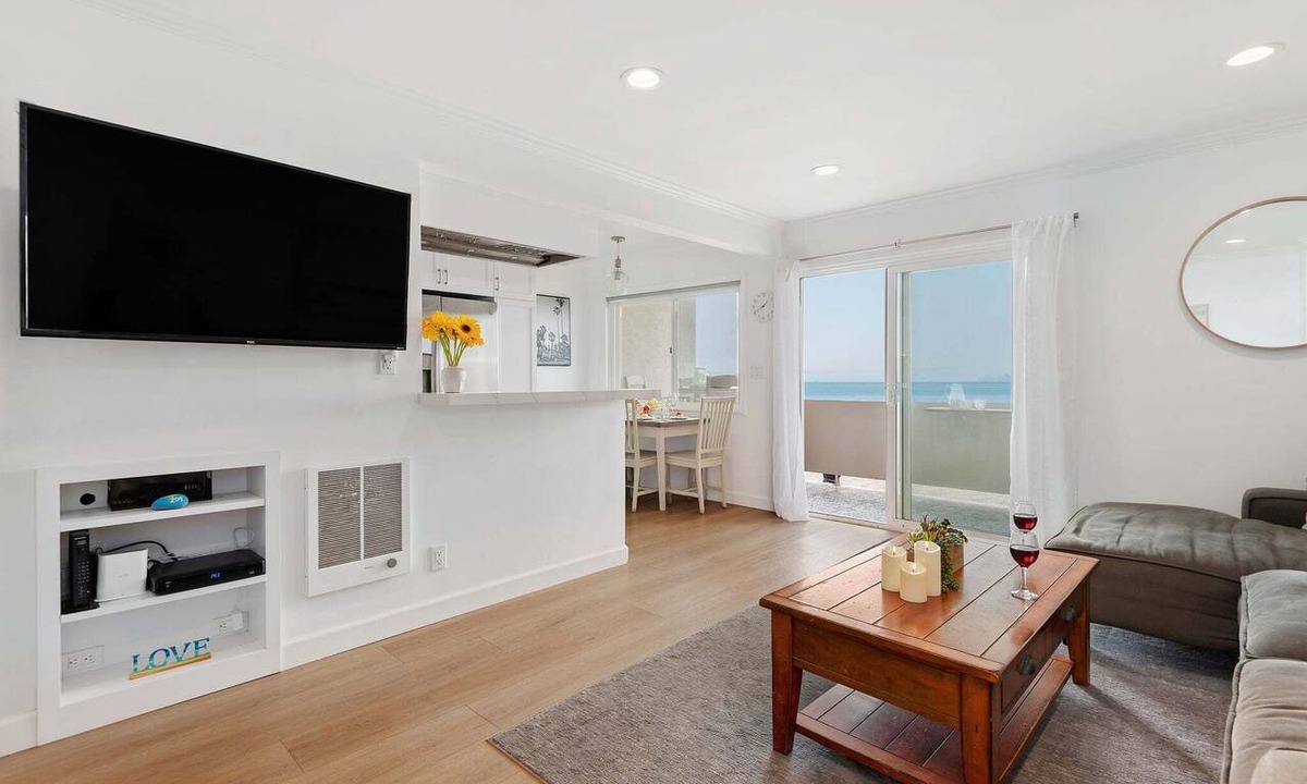 Carpinteria Condo | Luxury Oceanfront Condo | Panoramic Views, California King & Beach Access