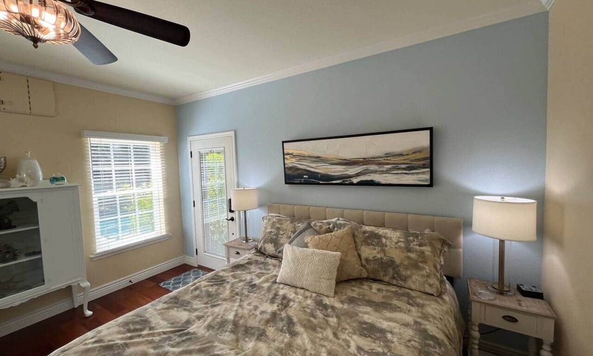 Napa House | Luxury Private Poolside Suite