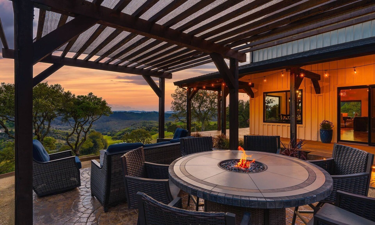 Santa Rosa House | Magical Sunset and Vineyard Views