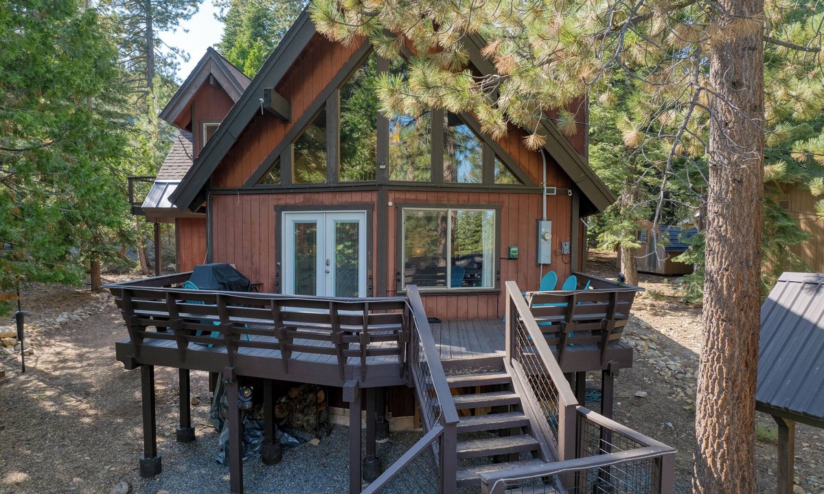 Tahoma Cabin | Majestic Entertainers Home w/Pine Tree Views | Ember by AvantStay