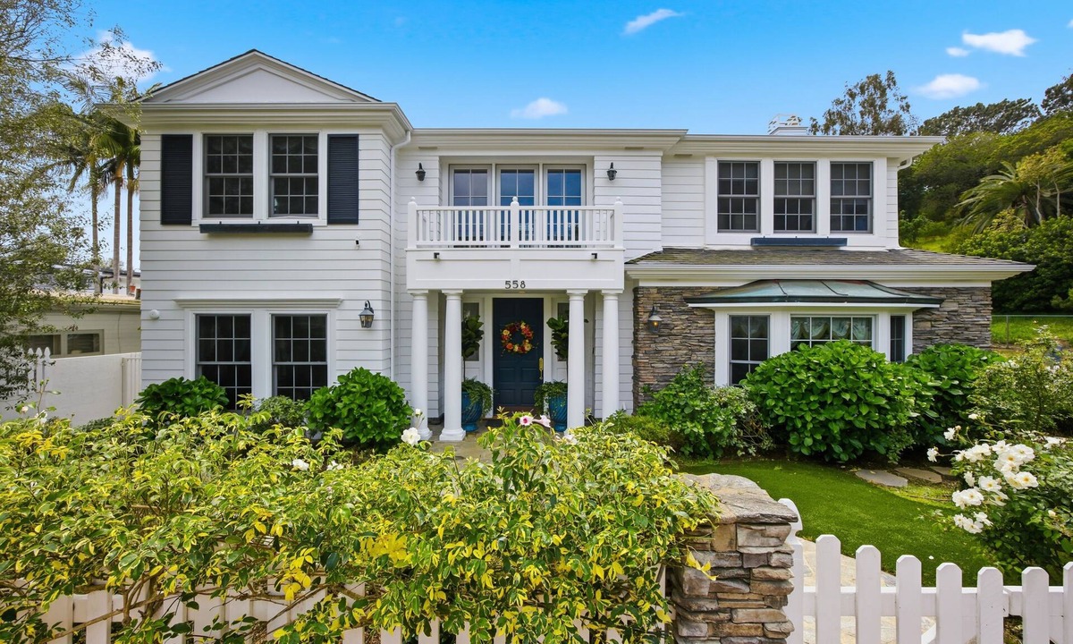 Tree Section House | Manhattan Beach Tree Section and Sand Dune Luxury Estate