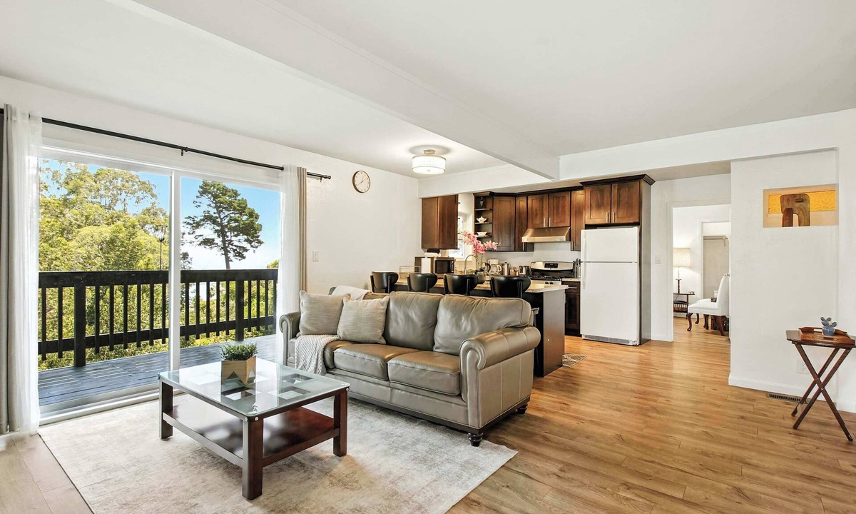 Brisbane House | @ Marbella Lane - 3BR Penthouse Suite |SF|Parking