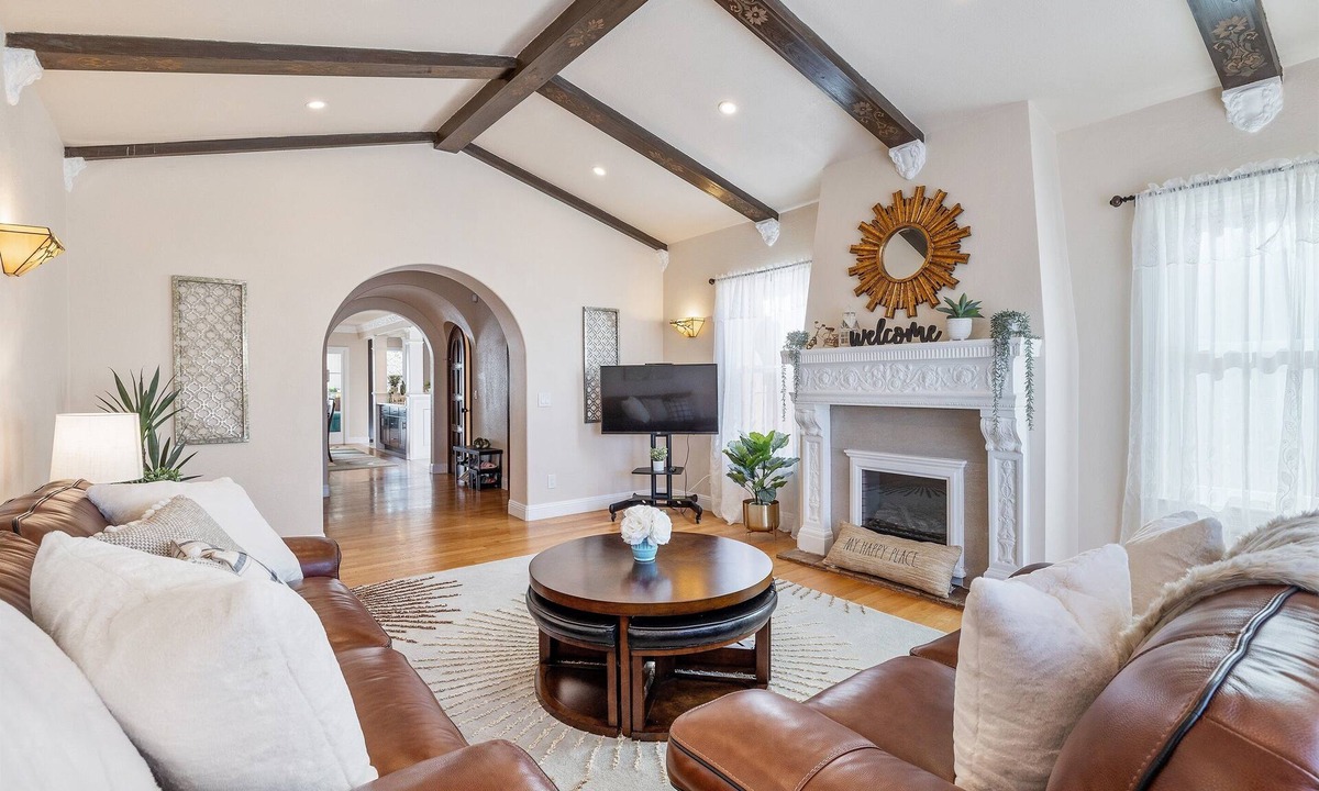 Merced Manor House | Mediterranean Charm Nr Beach/Shopping/EZ Parking