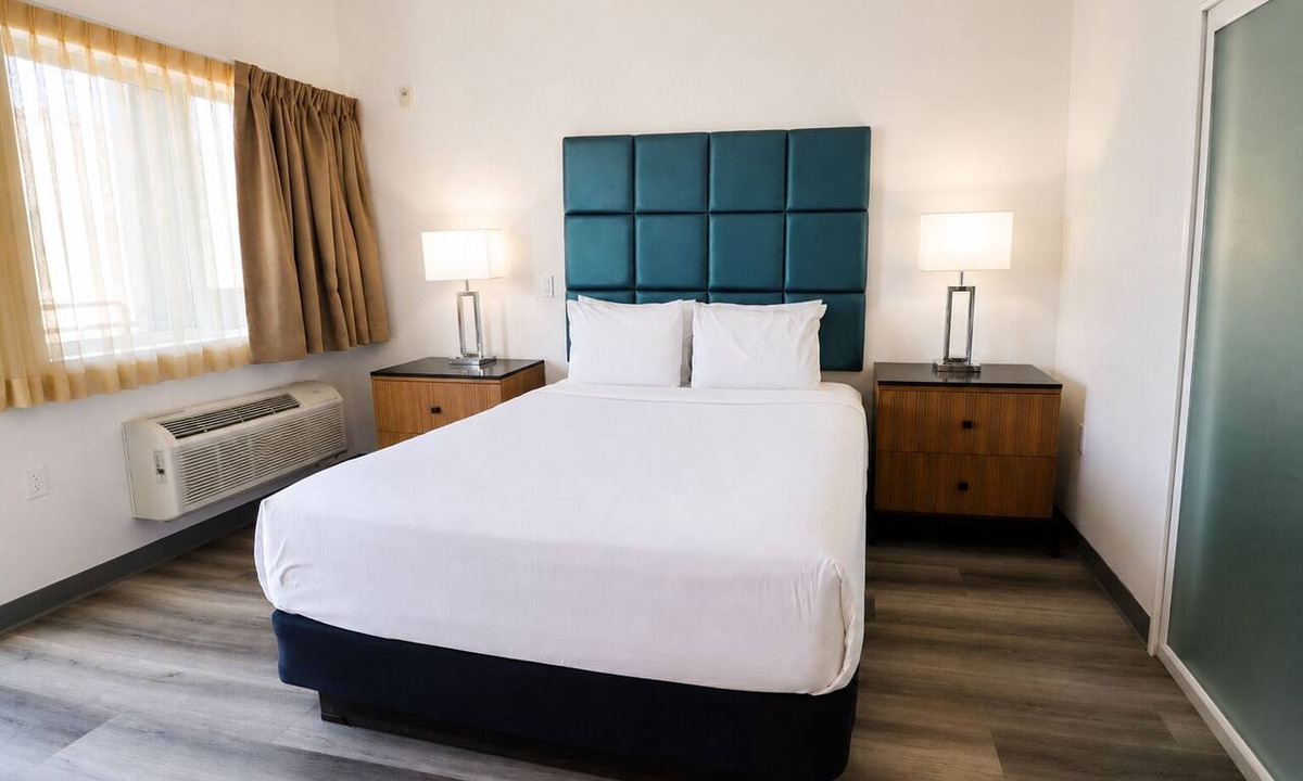 Little Italy Hotel | Mid-Century Boutique 1 Queen Stay in Little Italy | Pool Access | 1 mi Gaslamp