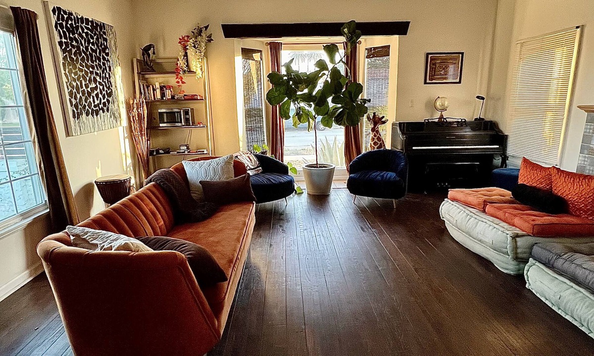 Los Angeles House | Mid-Century Spanish Villa near SoFi & LAX. Pet-Friendly!
