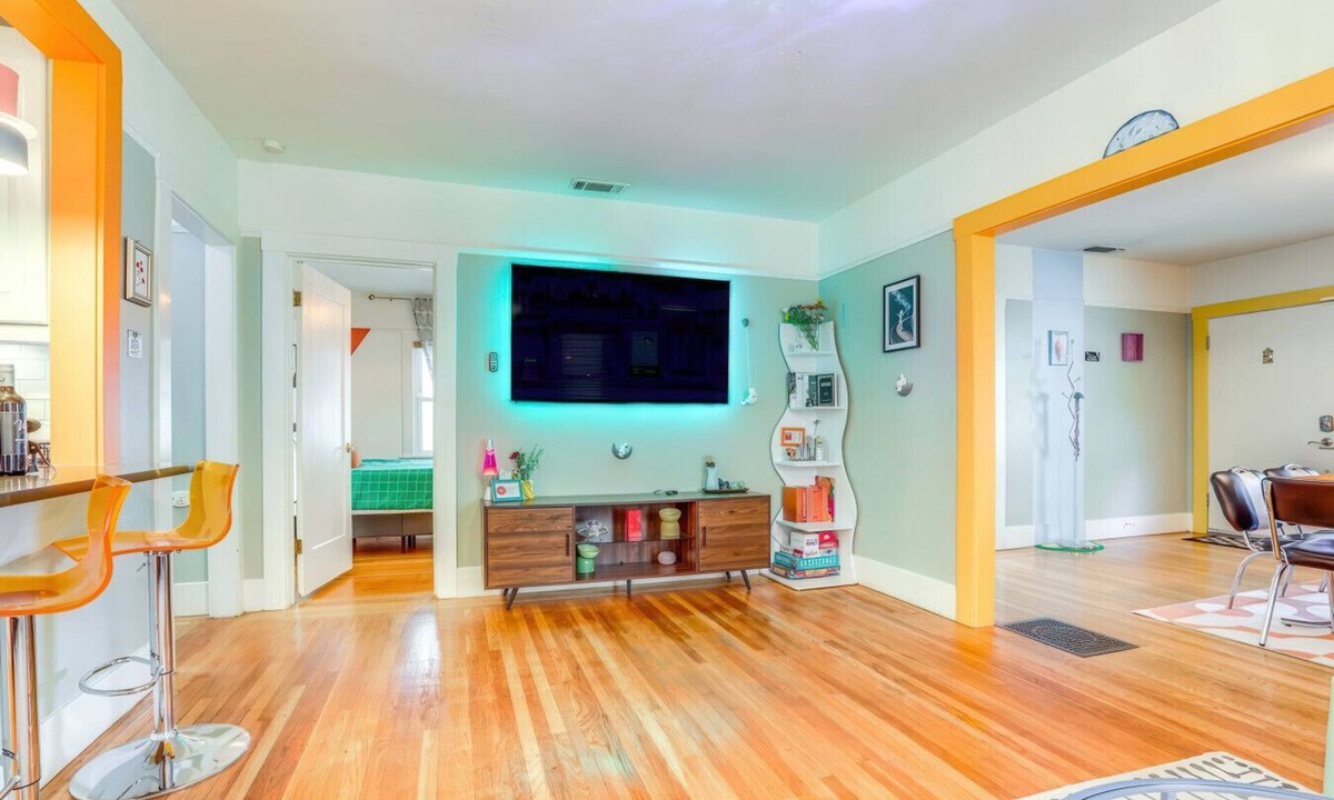 New Era Park House | Midtown Oasis | BBQ, Deck, Games & Artistic Vibes