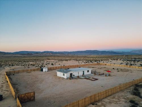 Wonder Valley House | Milky Way Retreat Soaking Tubs on 5 Private Acre