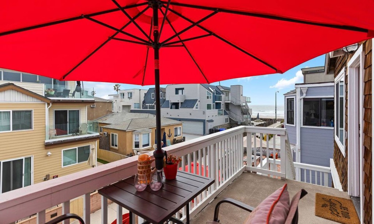 South Mission Beach Condo | Mission Beach gem, steps to the sand! 3br/2 ba