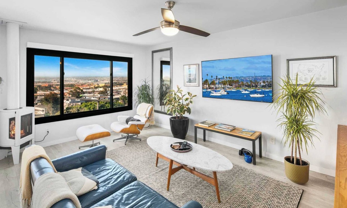 Mission Hills Apartment | Mission Hills 2BR | City Views & Covered Parking