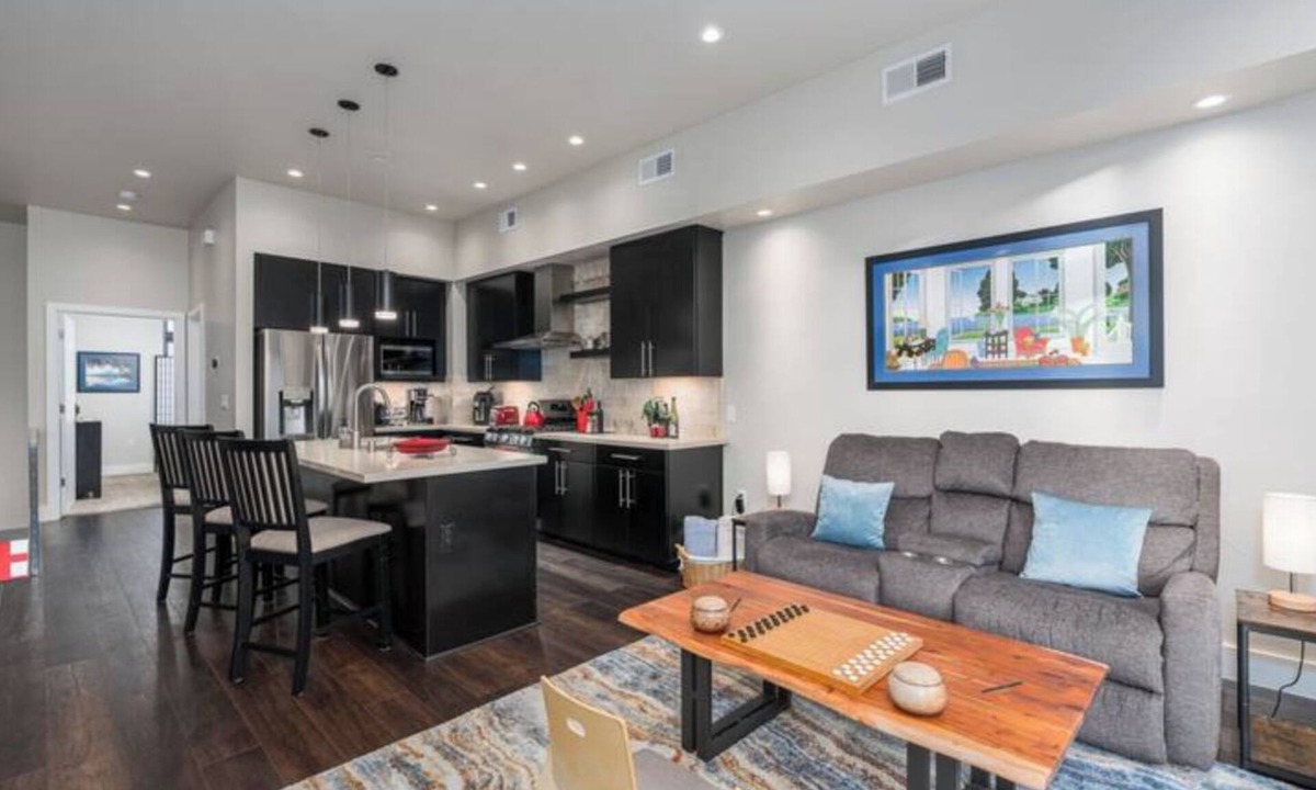 Downtown Reno House | Modern 1BR 1.5B with Tesla Outlet Availble