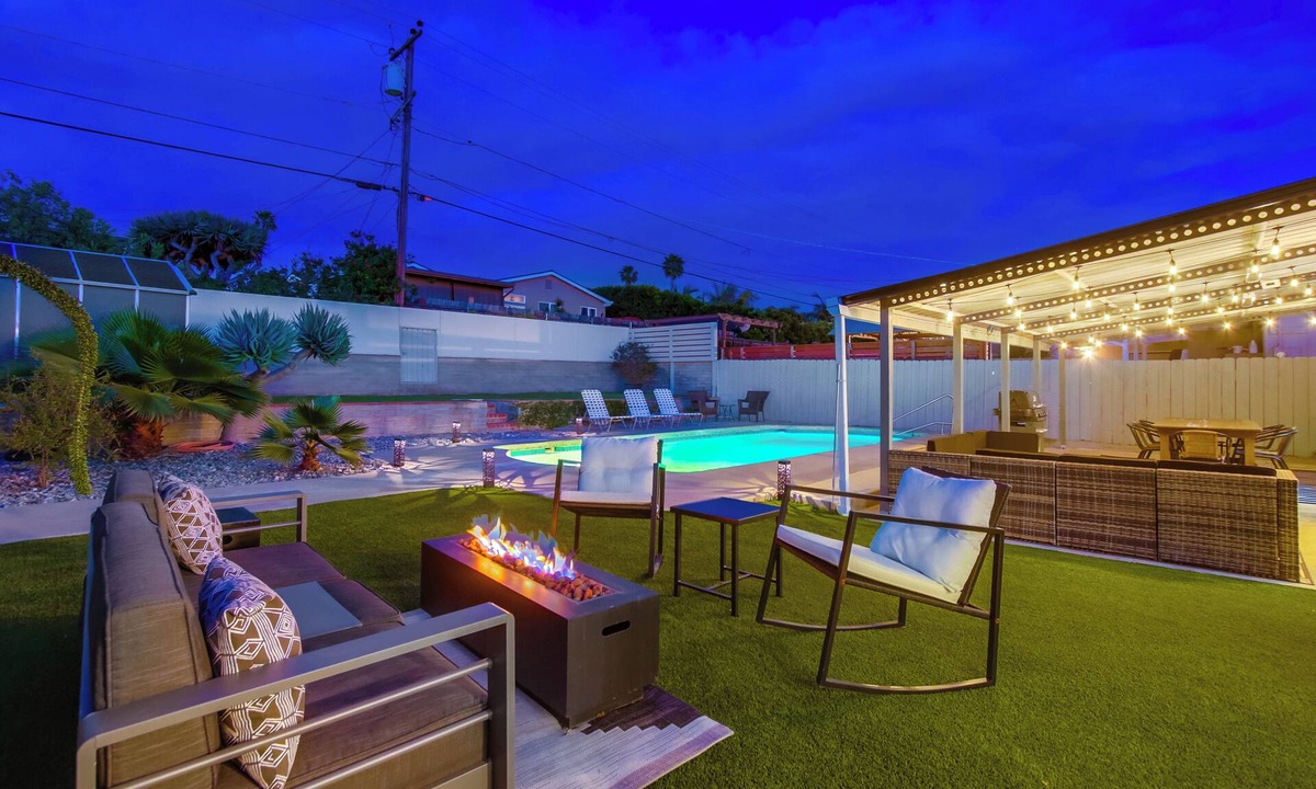 Bay Park House | Modern 3BR Retreat, Heated Pool, Near Beaches - Perfect for friends and Families