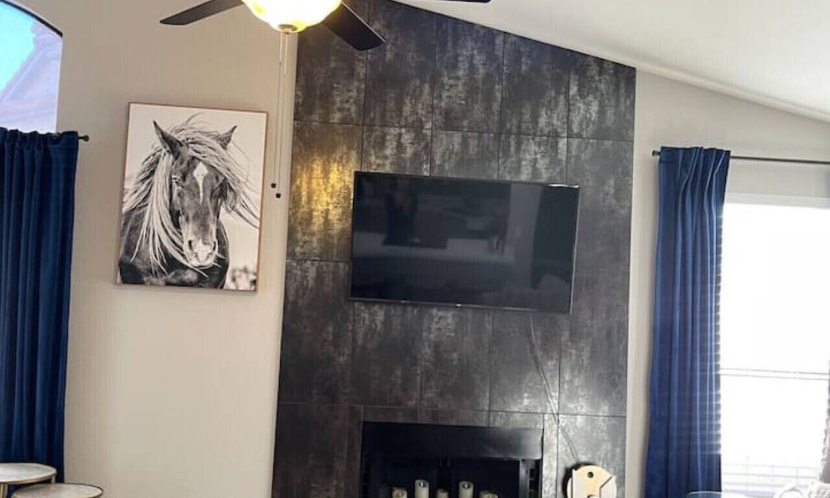 Garden Lakes Landing House | Modern 3BR w/Private Heated Pool Near Westgate + Cardinals Stadium + Race Way,