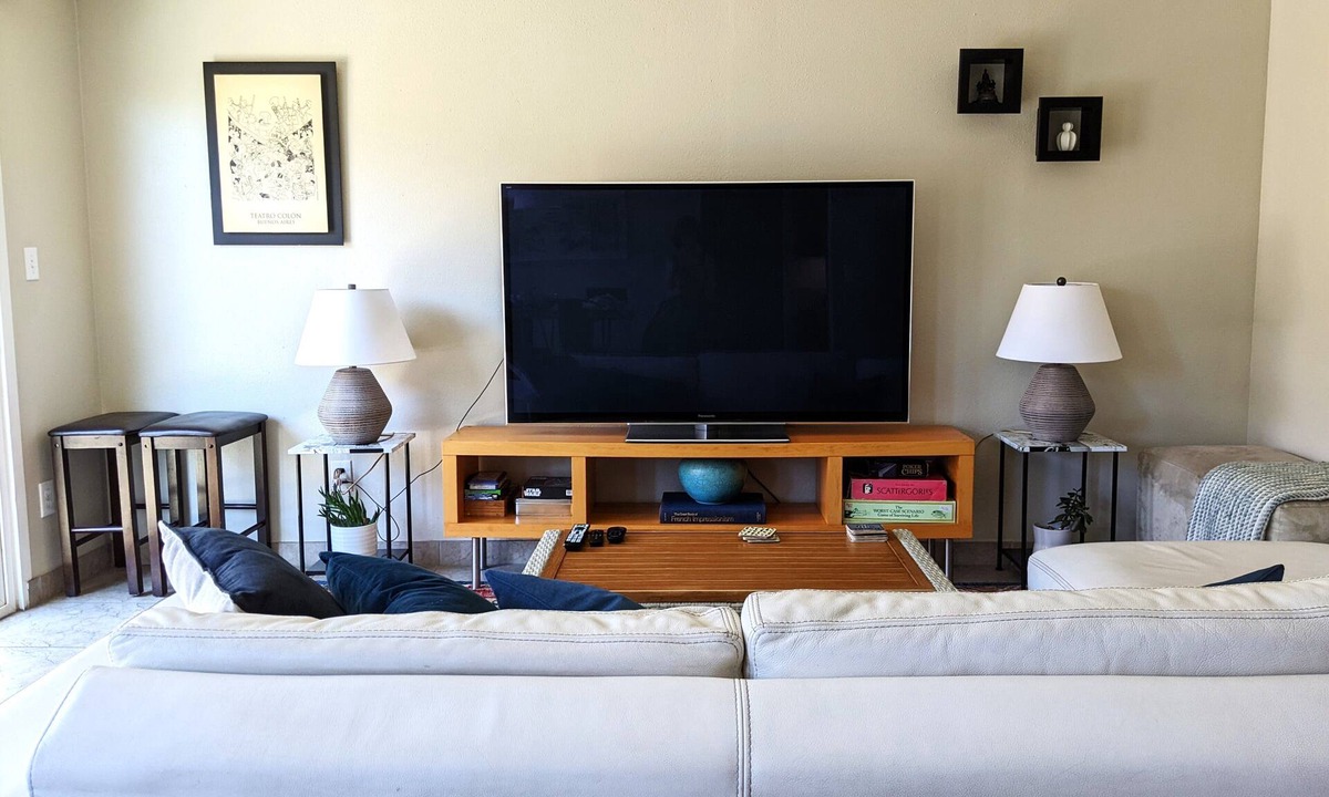 Stockton House | Modern 4BR; Convention Ctr~2mi; Yard/Patio/Outdoor Bar; AC, W/D, 4-car Parking!