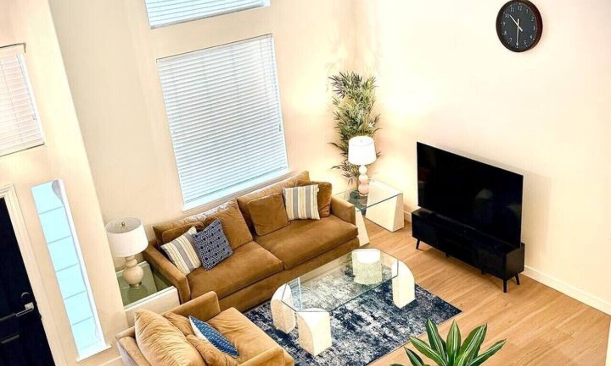 Spanos Park House | Modern 5 Bedrooms Getaway in Stockton, CA
