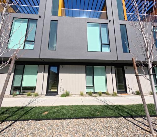 Land Park Apartment | Modern Brand New Stylish Fully Furnished Studio Close to Downtown
