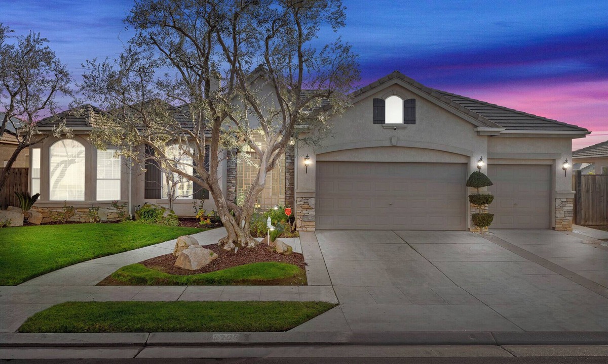Clovis House | Modern Clovis Estate 2/Pool - PROF. CLEANED
