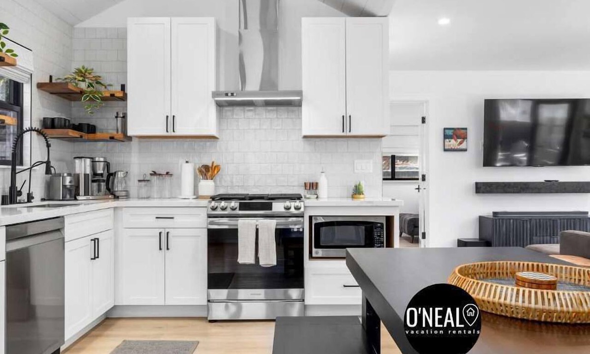 Eastside Santa Cruz House | Modern Coastal Escape - walking distance to beach!