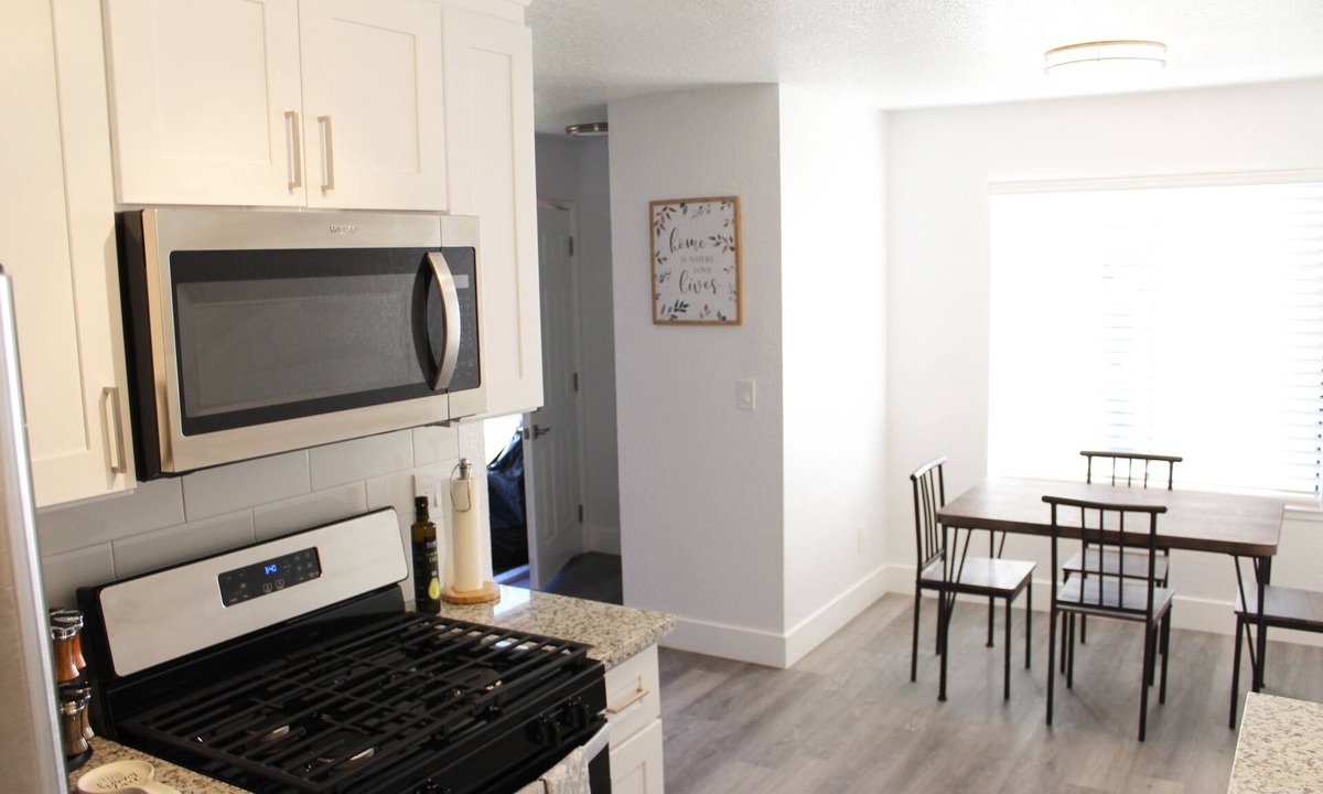 Stockton Apartment | Modern Cozy Apartment