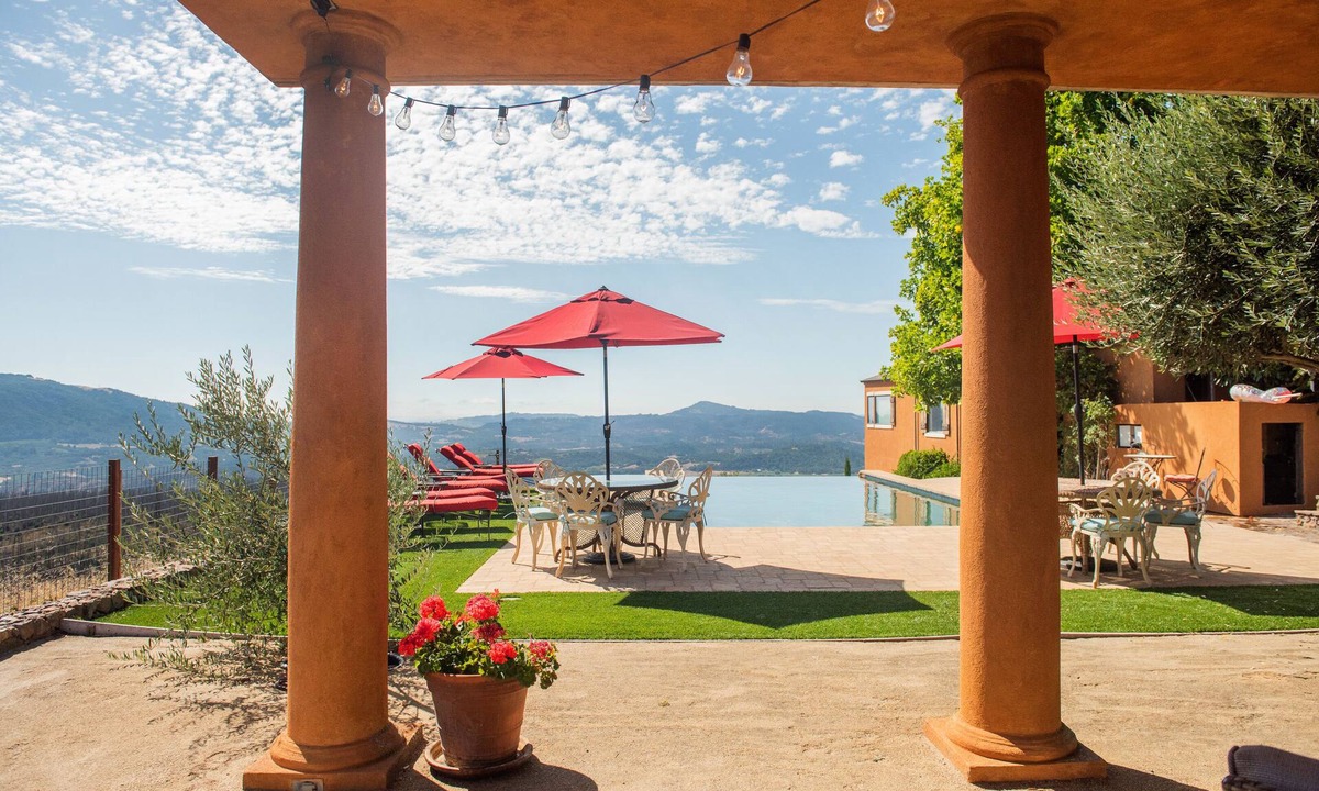 Glen Ellen Villa | Modern Italian Villa with Infinity Pool & Panoramic Views