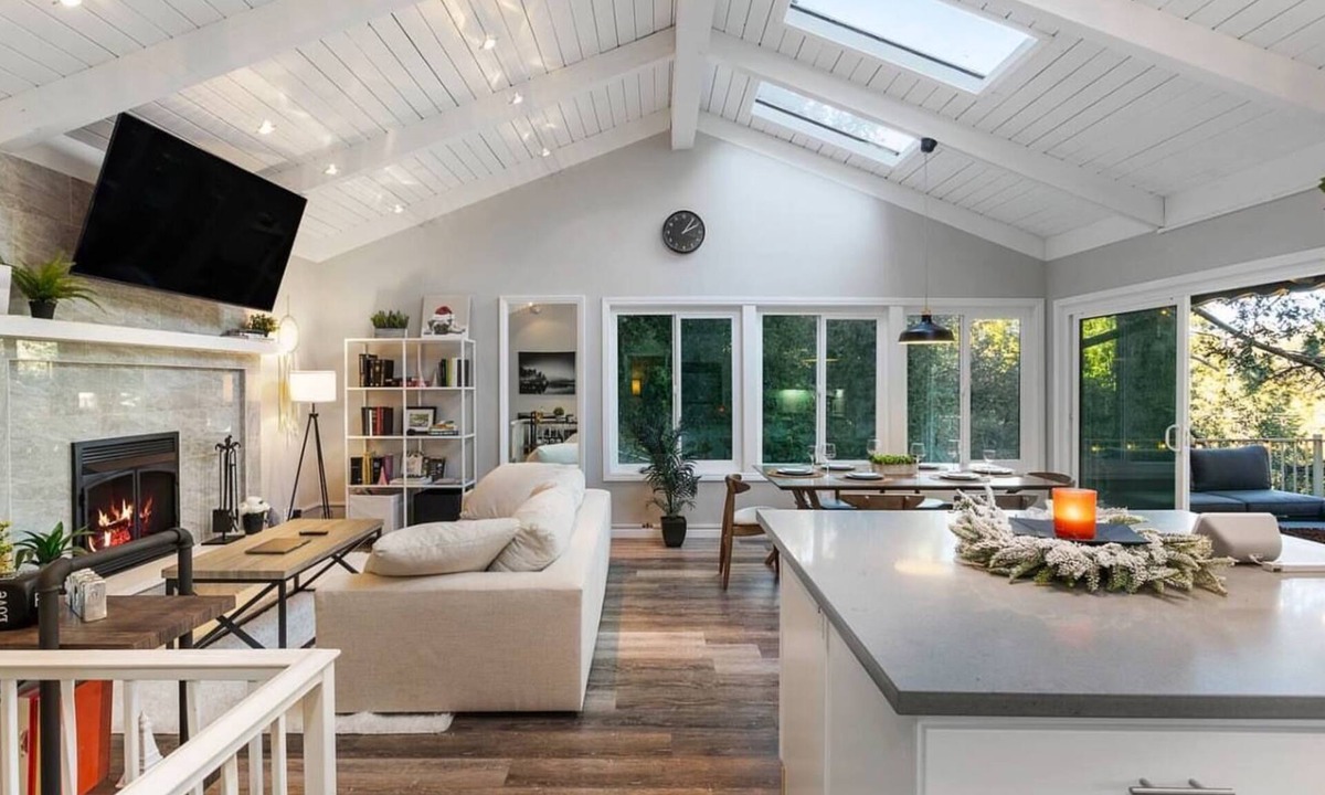 Crestline House | Modern Lake Home near Arrowheads, 3-bedroom house with Hot Tub in Crestline