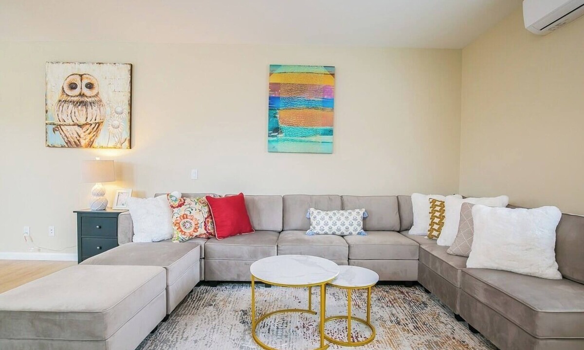 Santa Clara House | Modern Santa Clara Escape