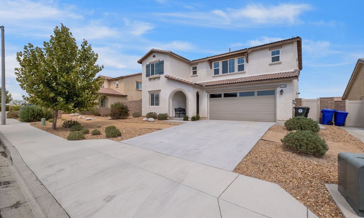 Victorville House | Modern spacious home w/backyard for families and pets