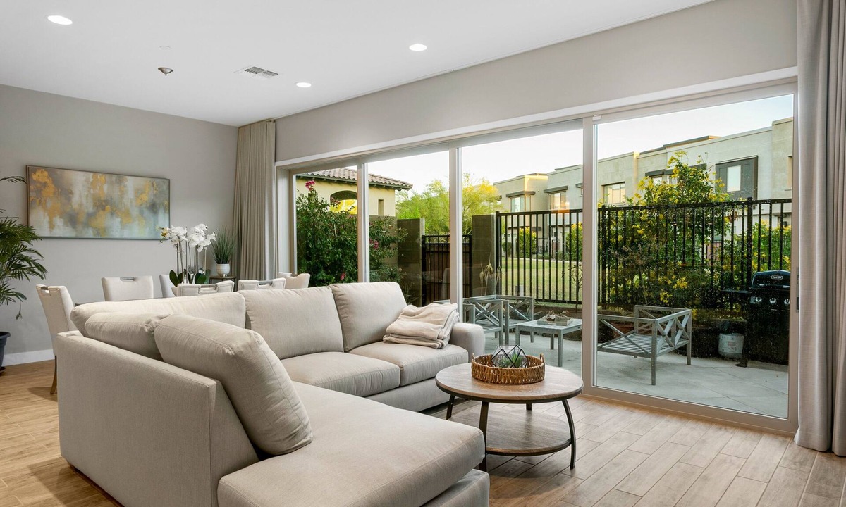 North Scottsdale House | Modern townhome with private patio, grill, rooftop deck, on-site pool & gym