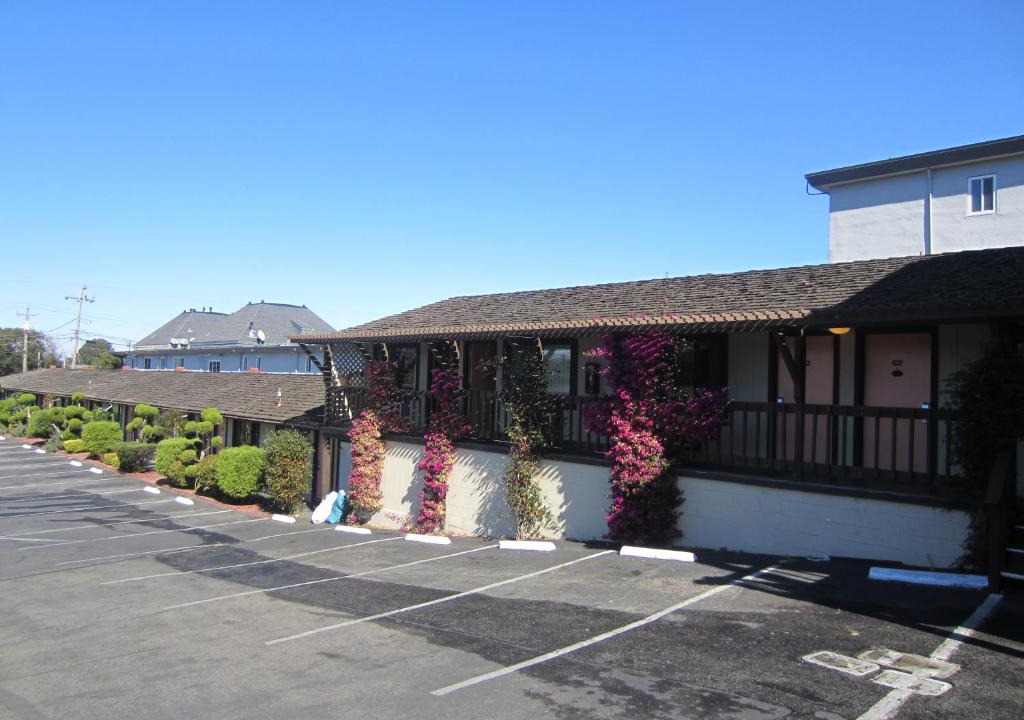 North Fremont Street Hotel | Monterey Fairgrounds Inn