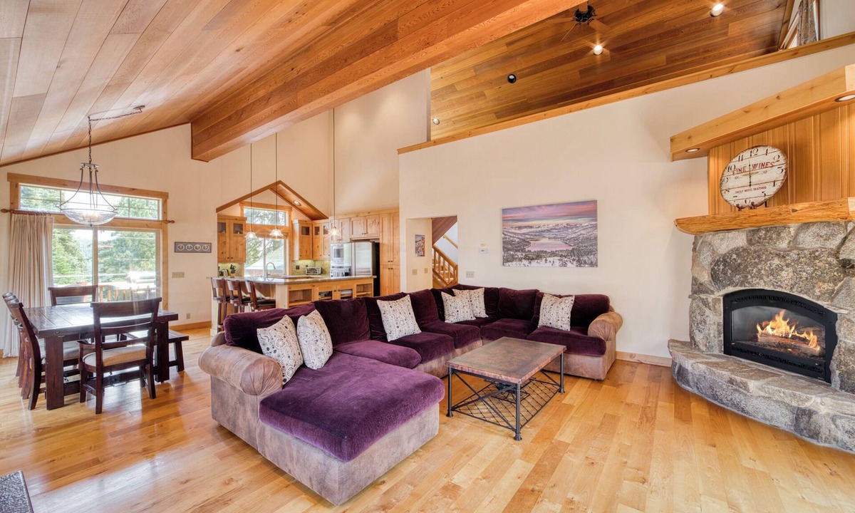 Truckee House | Monthly Lease - Merry Muhlebach by Tahoe Getaways- 4 BR in Tahoe Donner w Hot Tub