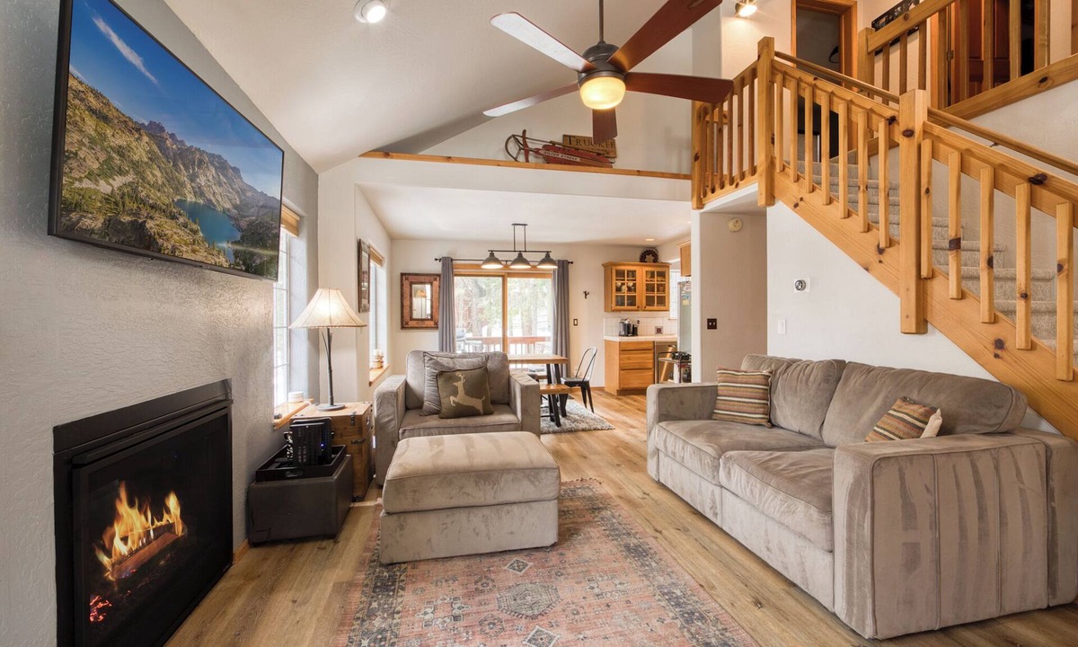 Truckee House | Monthly Lease - Petite Retreat by Tahoe Getaways - Pet Friendly in Tahoe Donner w Hot Tub