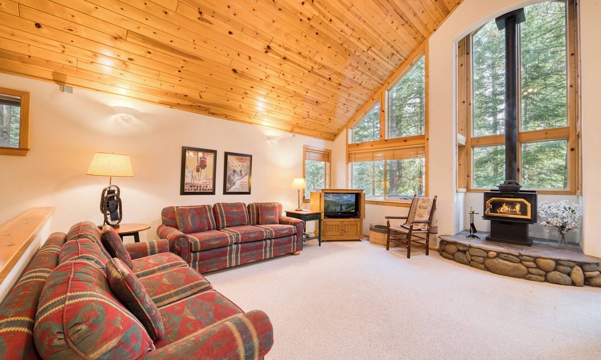 Truckee House | Monthly Lease - Rosepine Retreat by Tahoe Getaways- 3BR at Tahoe Donner