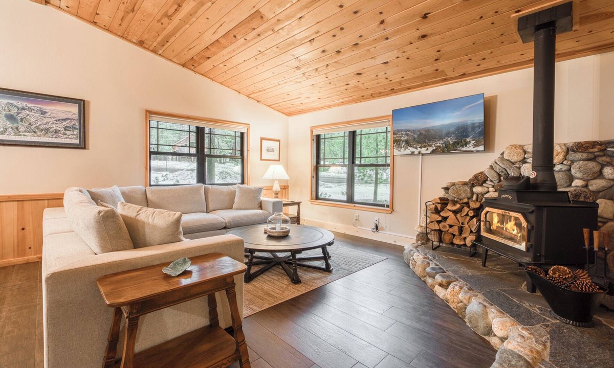 Truckee House | Monthly Lease - Sweet Retreat at Tahoe Donner by Tahoe GetawaysPet Friendly w/HOA
