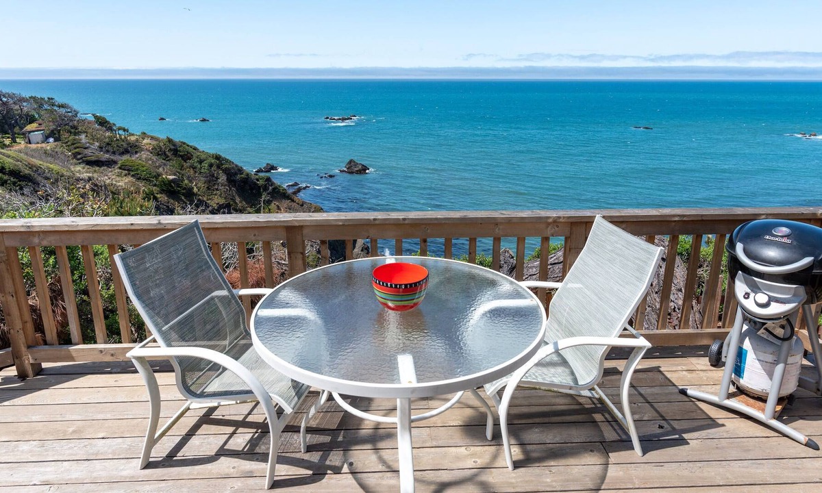 Gualala Cottage | Moonstar Cottage | Near Bluffs & Pet Friendly