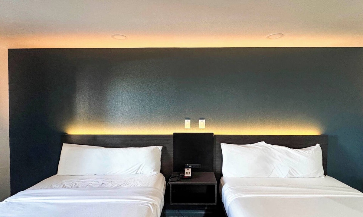 Barstow Hotel | Motel 6 Barstow, CA - Mojave Desert Stop - I-15