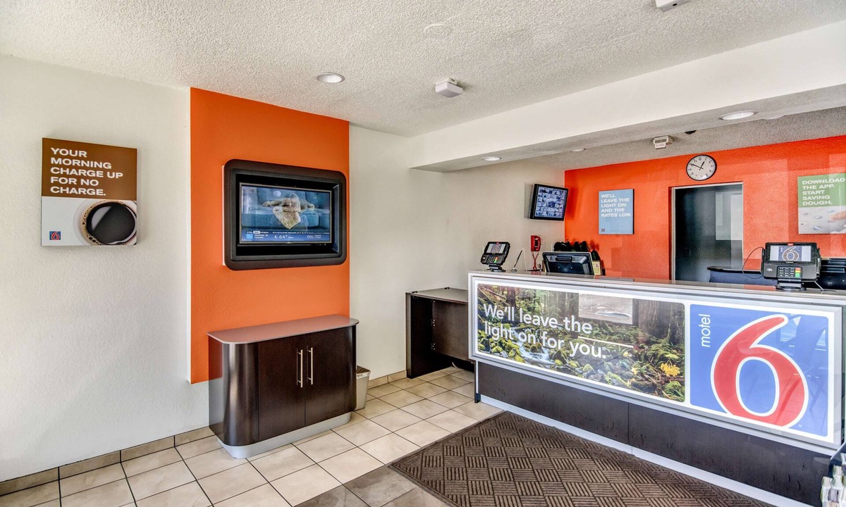 Stockton Hotel | Motel 6 Stockton, CA - North