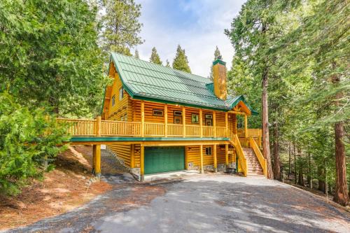 Shaver Lake House | Mountain Cabin w/Hot Tub: 4 Mi to Shaver Lake!