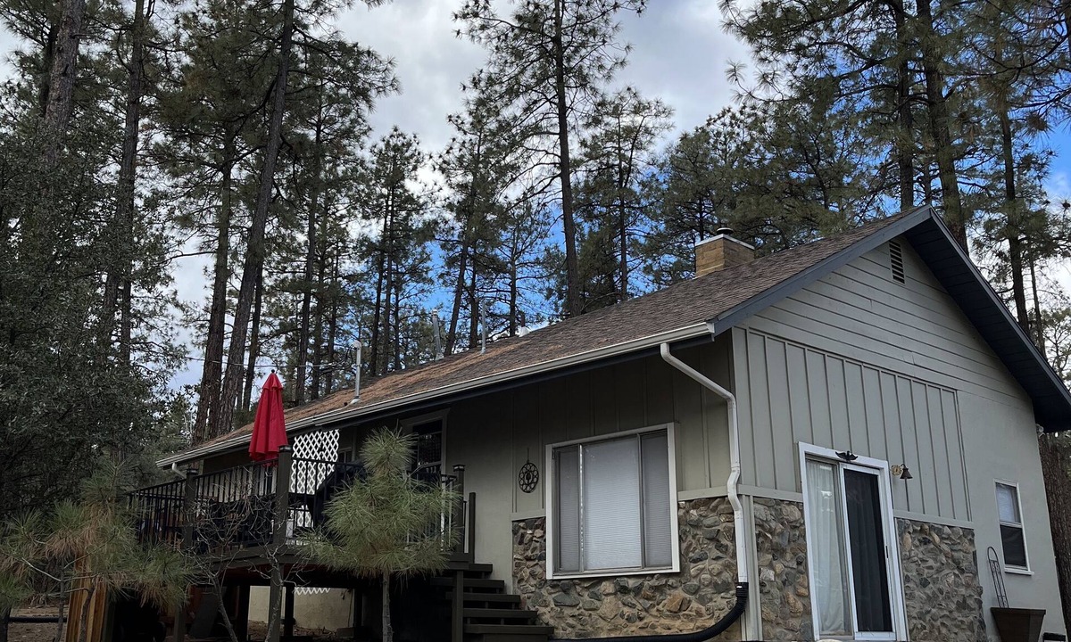 Oak Knoll Village House | Mountain retreat with close proximity to lake and town square
