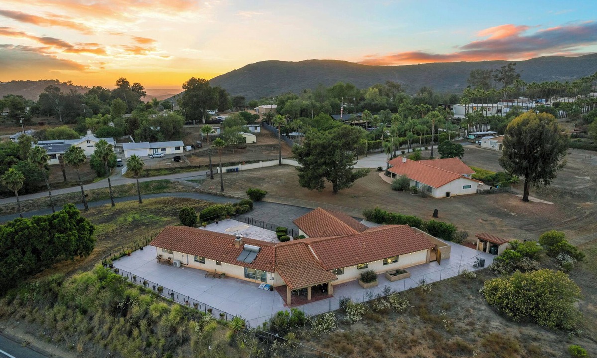 Jamul House | Mountain View, 2500 sqft, King Bed, Garage, 3BR/2Bth